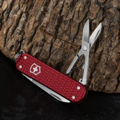 Victorinox Classic Precious Alox 21 Victorinox Classic Precious Alox -Victorinox Sales BMC 06221401G.5 69122.1648563199