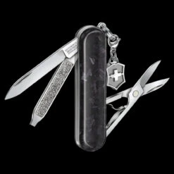 Victorinox Classic SD Brilliant Carbon -Victorinox Sales BMC 0622190.4 99295.1671203376.1280.1280 45198.1671207044