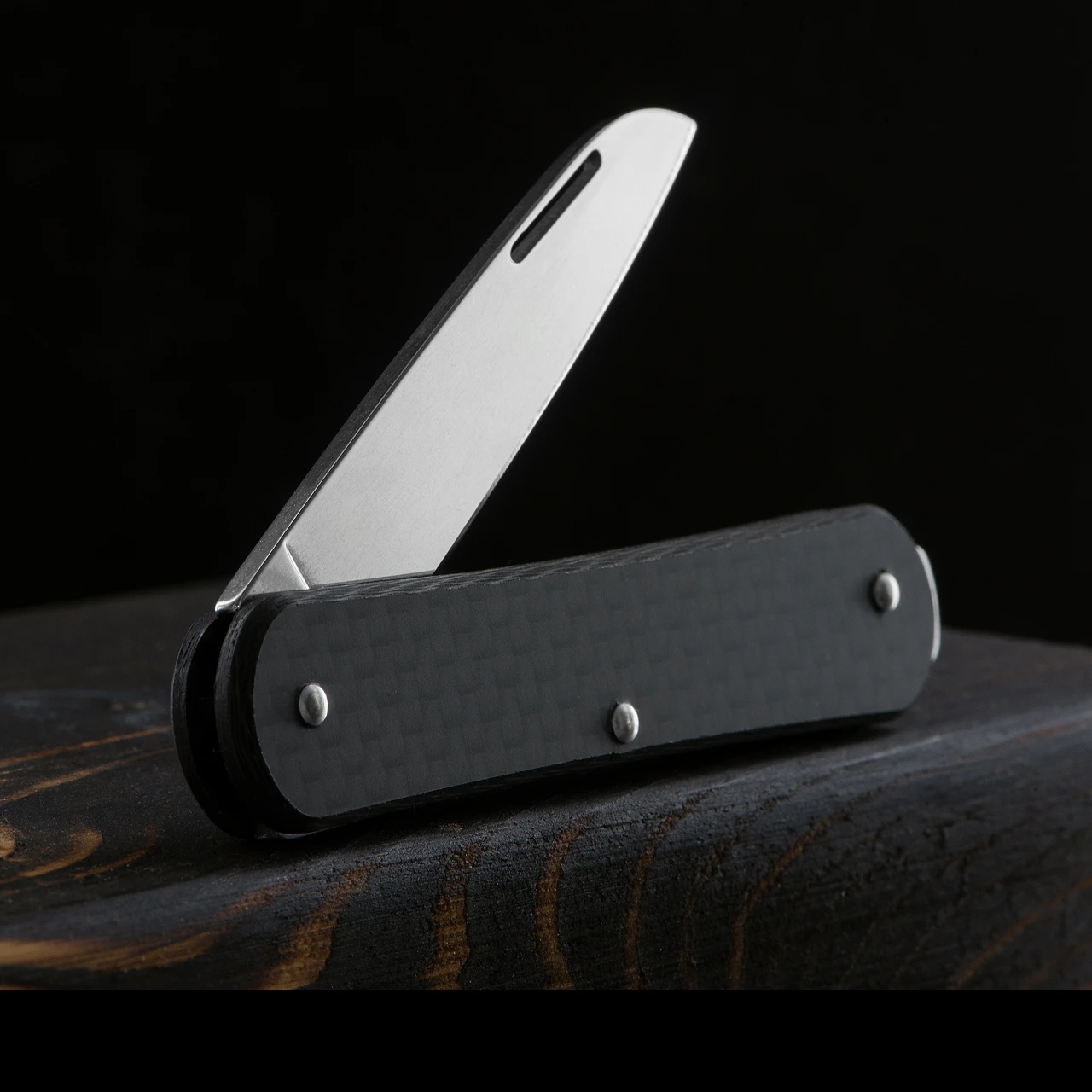 Fox Vulpis 1 Carbon Fibre Penknife 5 Fox Vulpis 1 Carbon Fibre Penknife - Image 4