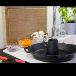 Petromax Poultry Roaster CF30 -Victorinox Sales p4 px cf30det2 33828.1587401779